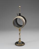 FK 0845
<br/>
Projectie-elektroscoop
<br/>
<em>F. Ernecke, Berlijn</em>